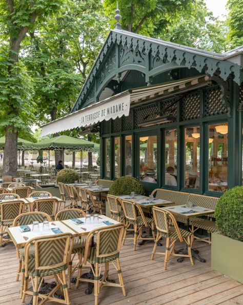 A Day in the Luxembourg Gardens - Paris For Dreamers Paris Buildings, Terrace Restaurant, Luxembourg Gardens, Cafe Terrace, Parisian Cafe, Restaurant Paris, Parisian Life, French Cafe, Garden Cafe