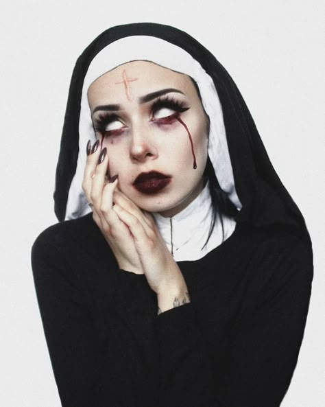 Nun Halloween Costume, Nun Halloween, Nun Costume, Holloween Makeup, Creepy Halloween Makeup, Hot Halloween Outfits, Halloween Makeup Scary, Horror Makeup, Halloween Makeup Inspiration