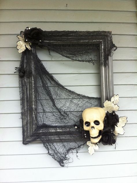 Halloween "wreath" I just made using and old frame and some dollar store decorations. Dollar Store Decorations, Porta Halloween, Dollar Store Halloween Decorations, Halloween Decor Diy, Image Halloween, Diy Halloween Wreath, Dollar Store Halloween, Adornos Halloween, Dekor Diy