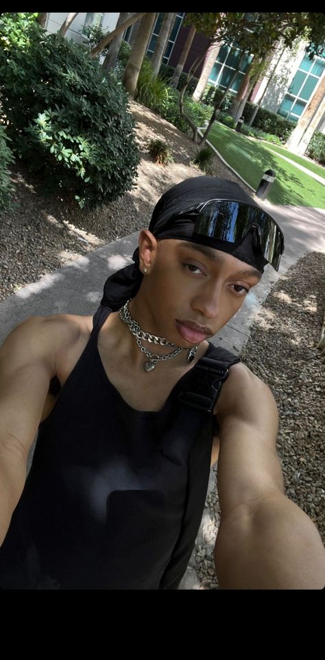 Queer Fashion Feminine, Effeminate Men, Queer Aesthetic, Queer Femme, Black Male Models, Cute Dreads, High Fashion Men, Light Skin Men, Fashion Feminine