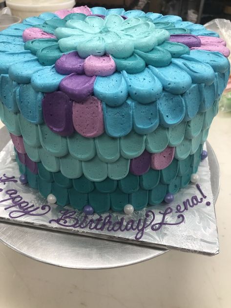 buttercream mermaid scales in different shades of color Mermaid Birthday Cakes, Mermaid Cakes, Mermaid Tails, Mermaid Scales, Mermaid Birthday, Mermaid Party, Buttercream Cake, Sweets Treats, Themed Cakes