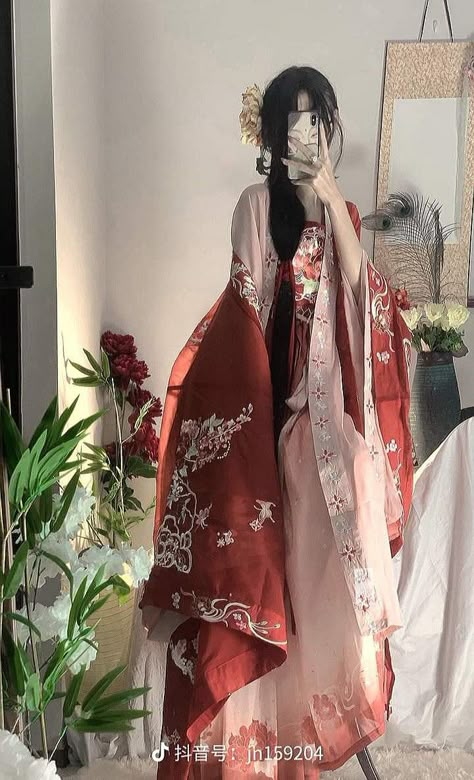 Historical Chinese Clothing, Chinese Gown, Traditional Asian Dress, Hanfu Girl, Chinese Style Dress, Traditional Chinese Dress, Old Fashion Dresses, Hanfu Dress, Fantasy Dresses