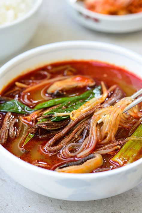 Korean Beef Soup Recipe, Korean Beef Soup, Spicy Beef Soup, Korean Soup Recipes, Korean Beef Stew, Spicy Korean Beef, Korean Bapsang, Spicy Beef Stew, Korean Meals