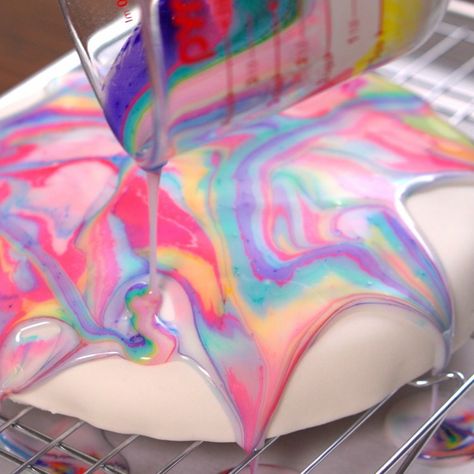 If you love to watch paint being mixed, you will be mesmerized by the blending of these beautiful food coloring! This cake is almost too beautiful to eat. Tie Dye Frosting, Tye Dye Cake, Poured Icing, Tie Dye Birthday Party, Pear And Almond Cake, Neon Food, Decorate A Cake, Rainbow Frosting, Glaze For Cake