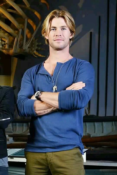 ~~#ChrisHemsworth at the Nantucket Whaling Museum~~ Christopher Hemsworth, Snowwhite And The Huntsman, Luke Hemsworth, Snow White And The Huntsman, American Movies, I Cry A Lot, Hemsworth Brothers, Thor The Dark World, The Huntsman