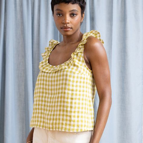 Linen Top Sewing Pattern, Sewing Challenge, Instagram Pattern, Beginner Sewing Patterns, Top Sewing, Wardrobe Planning, Feminine Top, Ruffle Tank Top, Gathered Dress