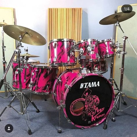 Unique Drum Sets, The Drums Aesthetic, Pink Drum Set, Pink Drums, Drum Set Aesthetic, Cool Drum Set, Cool Drums, Band Drums, Drums Girl