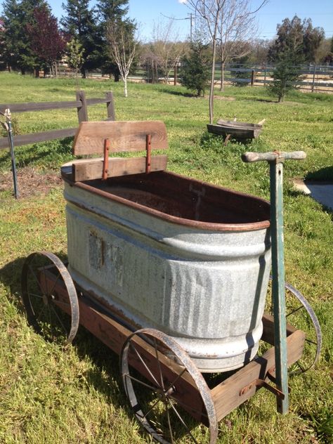 . Galvanized Containers, Tanks Modern, Galvanized Decor, Galvanized Tub, Beverage Tub, Garden Junk, Wash Tubs, Watering Cans, Stock Tank