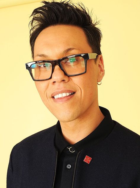 5 Pieces of Gok Wan's Style Advice That Still Stand Up Today Gok Wan, Multiway Bra, Fashion Cowboy Boots, What Is Fashion, Baggy Clothes, Classic Trench Coat, Style Advice, Embellished Jeans, Low Self Esteem