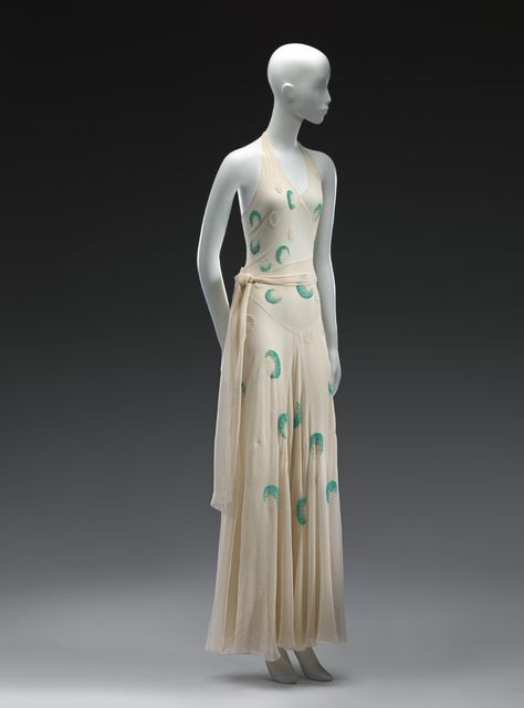 Victoria Melbourne, 1930's Dresses, Madeleine Vionnet, Dress Date, Paris Couture, 1920s Flapper Dress, 20th Century Fashion, Designer Evening Dresses, Vintage Gowns