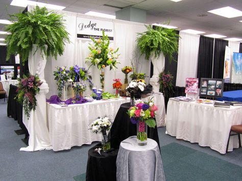 Bridal Businesses need clean, simple, easy to move around booths Lavender Lisianthus, Bridal Show Booth, Wedding Expo Booth, White Floating Candles, Bridal Show Booths, Bridal Fair, Bridal Business, Simple Wedding Centerpieces, Bridal Expo