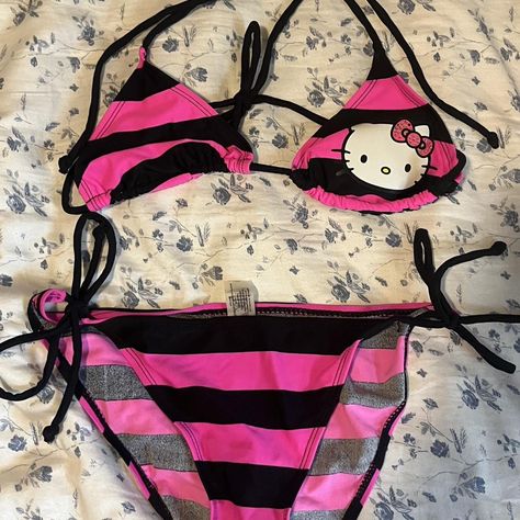 Cute Emo Bikinis, Cute Bathing Suits Hello Kitty, Alt Bathing Suits, Hello Kitty Bras, Scene Swimsuit, Hello Kitty Bathing Suit, Swimming Fits, Hello Kitty Swimsuit, Scene Emo Fashion