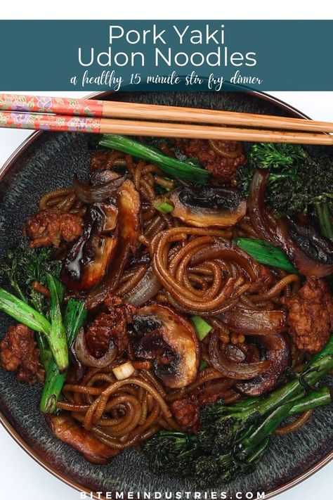 Bowl of Pork yaki udon noodle stir fry with baby bella mushrooms and broccolini and a set of chopsticks resting on the side. Yock Recipe, Pork Udon, Stir Fry Noodles Recipe, Pork Stir Fry Recipes, Fried Noodles Recipe, Udon Recipe, Curry Udon, Yaki Udon, Fried Noodle