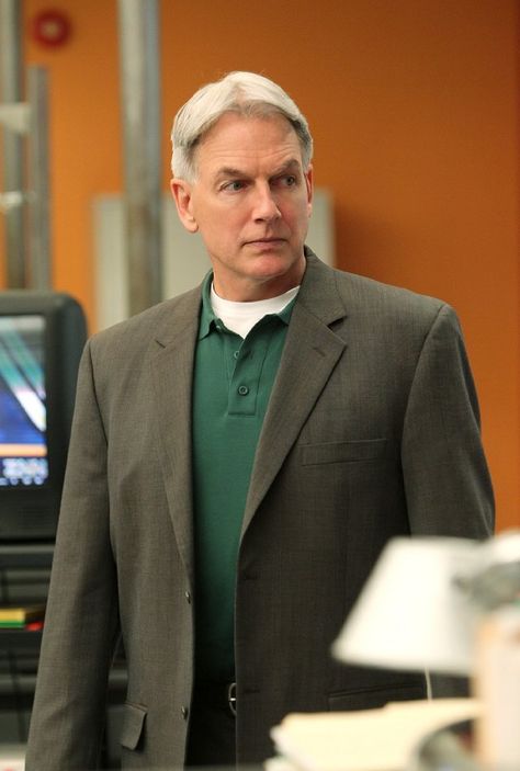 Mark Harmon as Special Agent Leroy Jethro Gibbs in "NCIS" (2003-    ) - "what would Gibbs do?" Ncis Season 1, Ncis Funny, Ncis Gibbs, Jethro Gibbs, Ncis Characters, Gibbs Ncis, Gibbs Rules, Ncis Cast, Leroy Jethro Gibbs