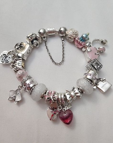 Pandora Pink Bracelet, Cute Pandora Bracelet, Pink Pandora Bracelet, Pandora Bracelet Ideas, Pandora Bangle Bracelet, No Ordinary Girl, Pandora Bracelet Charms Ideas, Girly Bracelets, Pandora Bracelet Designs