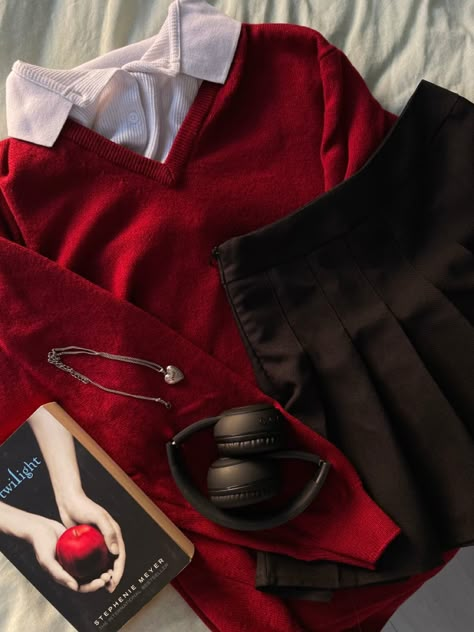 Dark Red Academia Outfit, Red Academia Aesthetic Outfits, Red Dark Academia Outfit, Dark Academia Red Outfit, Dark Red Clothes Aesthetic, Red Academia Outfit, Red Academia Aesthetic, Red Coquette Outfit, Red Outfits Aesthetic