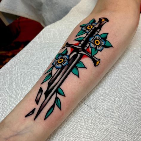 Scottish Dirk Tattoo, Traditional Lotr Tattoos, Lord Of The Rings American Traditional, Lotr Trad Tattoo, Scottish Claymore Tattoo, Lord Of The Rings Tattoo Traditional, Traditional Lord Of The Rings Tattoo, Neo Traditional Dagger Tattoo, Shards Of Narsil Tattoo