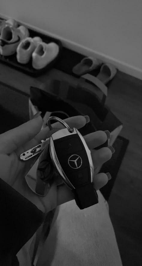 Mercedes😍😍 Cars Snap, Z Car, Think Too Much, Story Ideas Pictures, Just Pray, Driving Photography, Cool Instagram, Ideas Pictures, Foto Ideas Instagram