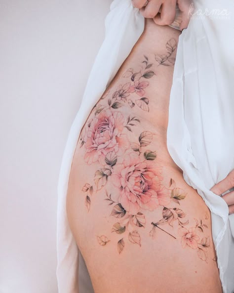 Thigh Torso Tattoo, Femine Tattoo Hip, Delicate Floral Hip Tattoo, Watercolor Hip Tattoo, Thigh And Back Tattoo Women, Floral Hip Tattoo Color, Hydrangea Tattoo Thigh, Thigh And Buttock Tattoo, Thigh And Hip Tattoo Women