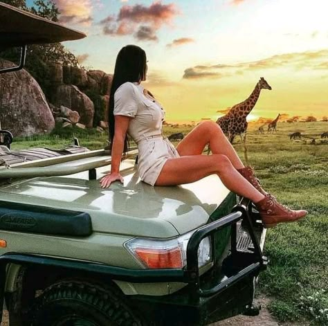 Safari Park Outfits, Safari Pose Ideas, Zimbabwe Outfits, Game Drive Outfits Women, Game Drive Safari Outfits Women, Africa Photoshoot, Safari Photoshoot, Safari Outfit Women, Africa Safari Clothes