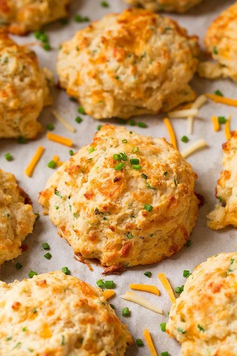 Green Onion Biscuits, Onion Biscuits, Drop Biscuits Recipe, Red Lobster Cheddar Bay Biscuits, Cheesy Biscuit, Cheddar Bay Biscuits, Garlic Cheese Bread, Cheddar Biscuits, Drop Biscuits