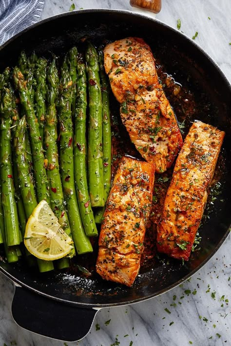 Garlic Butter Salmon with Lemon Asparagus Skillet – Healthy, tasty, simple and quick to cook, this salmon and asparagus recipe will have you enjoy a delicious and nutritious dinner. #salmon #salmondinner #salmonrecipes #deliciousfood #dinnerisserved #salmoneats #seafood #salmonandshrimp #shrimpdinner #sheetpandinner Salmon With Lemon, Asparagus Recipes Baked, Garlic Butter Salmon, Lemon Asparagus, Japanese Desserts, Low Carb Meals, Butter Salmon, Salmon And Asparagus, Healthy Salmon