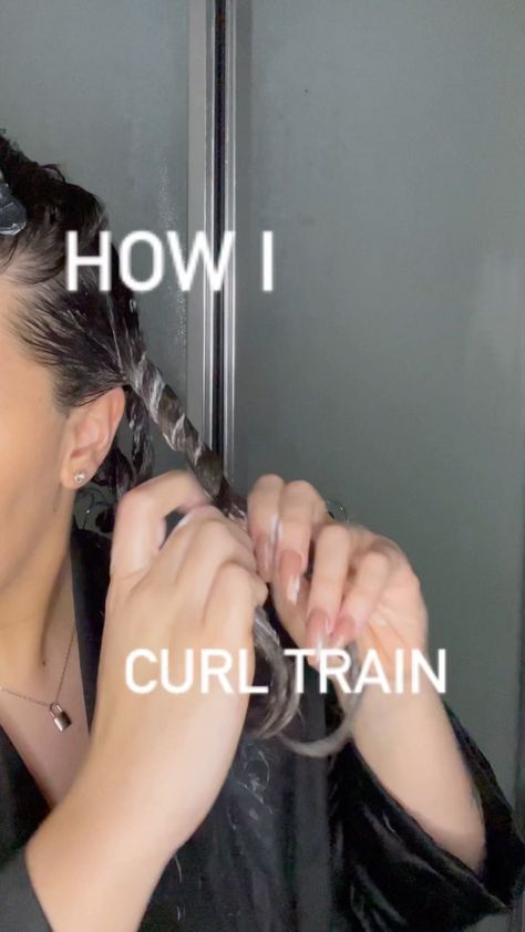 Curl Training, Curly Hair Techniques, Curly Hair Journey, Curl Routine, Short Curly Hairstyles For Women, Wash Hair, Curly Hair Problems, Hair Tips Video, Hair Rinse