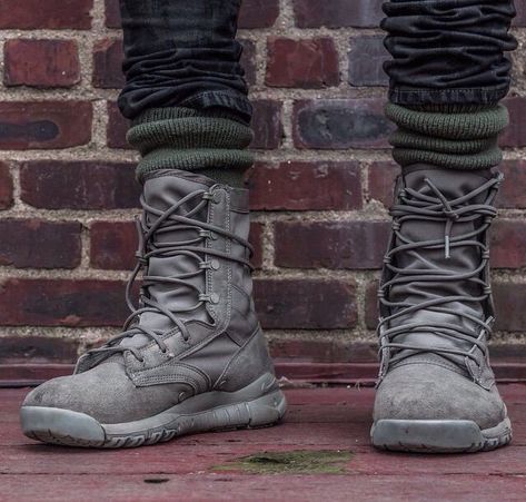 Advice needed on how to style pants with combat boots. Military Boots Outfit, Nike Sfb Boots, Camp Shoes, Nike Sfb, Boots Outfit Men, Combat Boots Men, Nike Boots, Yellow Boots, Boating Outfit