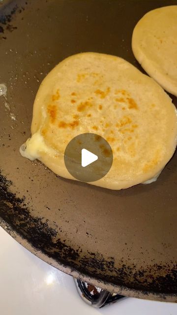 @cookingwithgera on Instagram: "These Cheesy pupusas are some of the best I’ve ever had!! Especially when made with some oil from @getgraza #foodie #reels #explore #explorepage #mexicanfood #mexico #recipe #receta #viral #food" Pupusas Recipe Videos, Popusas Recipe Video, Papusas Food, Masarepa Recipe, Papoosa Recipe, How To Make Pupusas, Papusa Recipe Easy, Pupusas Recipe El Salvador, Cheese Pupusas Recipe