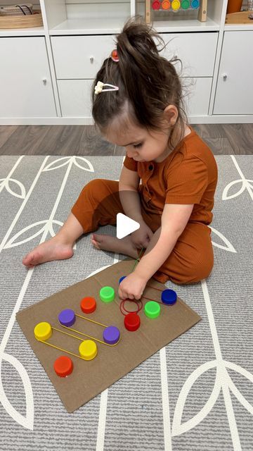 Desiree Blanchard, M.H.K | Baby & Toddler Play on Instagram: "❤️🌈Easy DIY activities for your toddlers !! Click the ✨FOLLOW✨ button to continue learning more!   Activities in order of reel: 💟 wooden spoon and lacing with hair elastics  💟sock puzzle - hide the puzzle pieces in socks!  💟plastic caps with elastics - you can encourage colour matching or have your little one put the elastic on two caps  💟popsicle stick matching 💟hair elastic transferring - you can use a fork, stick or end of a comb!    Let me know if you have any questions in the comments!! ⬇️  ➡️Don’t forget to check my “Activities and Milestones Caregiver Guides” - link in bio! ✨  👶🏻👶🏽👶🏾Activities are recommended for approximately 18mts +. Supervision is always required.   • • •  #momssupportingmoms #newmomsupport Buttoning Activities For Kids, Buttoning Activities, Kindergarten Sensory, Craft Games, Tactile Activities, Islamic Kids Activities, Fun Activities For Toddlers, Abstract Art Diy, Hair Elastic