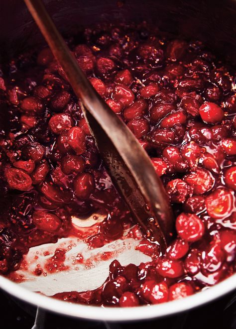 Figs bring a touch of sweetness to this bright, chutney-ish cranberry sauce and nicely offset the sharpness of the vinegar. Top Appetizers, Raisin Sauce, Fig Sauce, Cranberry Sauce Thanksgiving, Traditional Christmas Food, Thanksgiving 2023, Cranberry Sauce Recipe, Cranberry Chutney, Fig Recipes