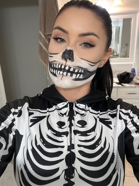 Face Painting Skeleton, Easy Skeleton Face Paint, Skeleton Face Paint Easy, Painting Skeleton, Skeleton Face Paint, Skeleton Face, Last Minute Halloween, Face Painting Easy, Face Painting Halloween