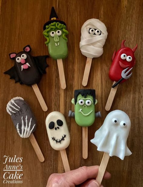 Halloween Torte, Halloween Cake Decorating, Ghost Decor, Halloween Cake Pops, Cake Pop Decorating, Halloween Cupcake Toppers, S Cake, Easy Halloween Food, Halloween Food Treats