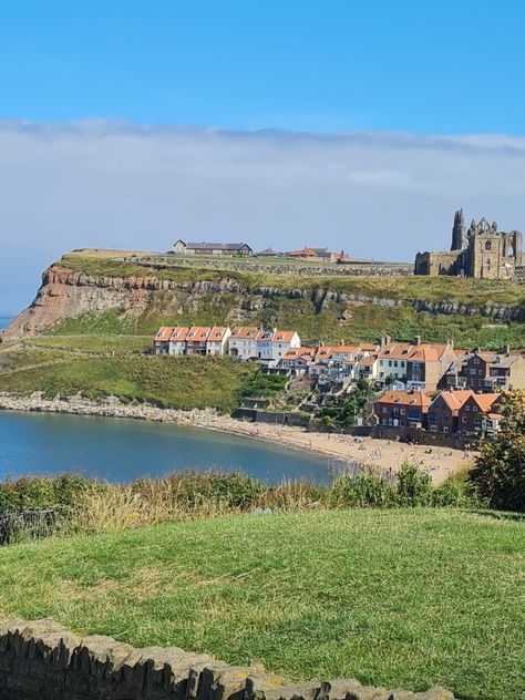 British Seaside House, Uk Seaside Aesthetic, English Seaside Aesthetic, Seaside Village Aesthetic, Whitby England, English Seaside, Seaside Holiday, British Beaches, England Beaches