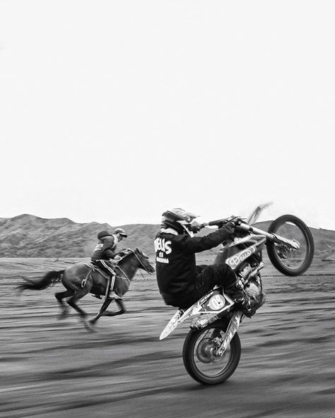 Foto Cowgirl, Photographie Portrait Inspiration, Moto Cross, Borders For Paper, Arte Inspo, Fine Art Photography Print, Foto Art, Classic Frame, Dirt Bikes