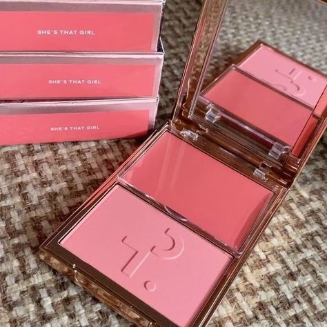 Patrick Ta Blush, Doll Beauty, Patrick Ta, Makeup Bag Essentials, Makeup List, Inspiration Tattoos, Smink Inspiration, Fancy Makeup, Makeup Needs