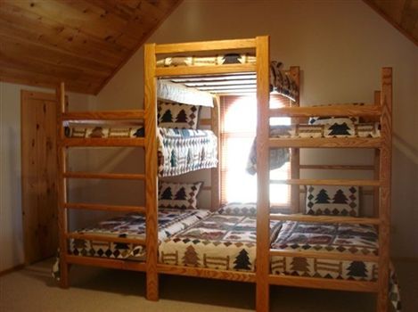 stack bunk beds...luv this for a cabin or kids cubby Bunk Bed Ideas Diy, Bunk Bed Rooms, Bunk Bed Plans, Triple Bunk Beds, Bunk Rooms, Bunk Bed Designs, Bed Plans, Kids Bunk Beds, Bunk Room