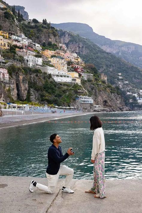 Proposing on the beach of Positano Italy on the Amalfi coast with the help of a hidden photographer Positano Couple, Engagement Picture Locations, Italy Engagement, Proposal Photoshoot, Dream Proposal, Amalfi Italy, Elopement Wedding Photography, Photographer Studio, Proposal Photography