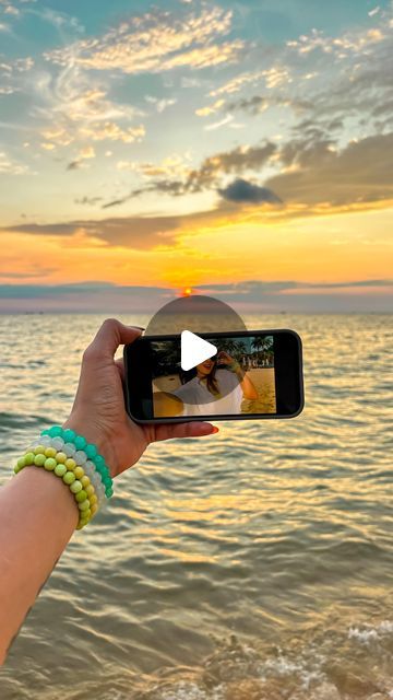 Selfie On Beach, Instagram Story Ideas Horizontal Photo, Beach Selfie Instagram, Beach Selfie Ideas, Beach Instagram Stories, Wave Photos, Beach Selfies, Creative Beach Pictures, Beach Sand Art