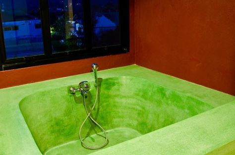 Green-Bathtub Removing Black Hair Dye, Bleach Hair Dye, How To Remove Paint, Porcelain Tub, Old Bathtub, Diy Hair Dye, Hair Dye Removal, Bathroom Appliances, Remove Paint