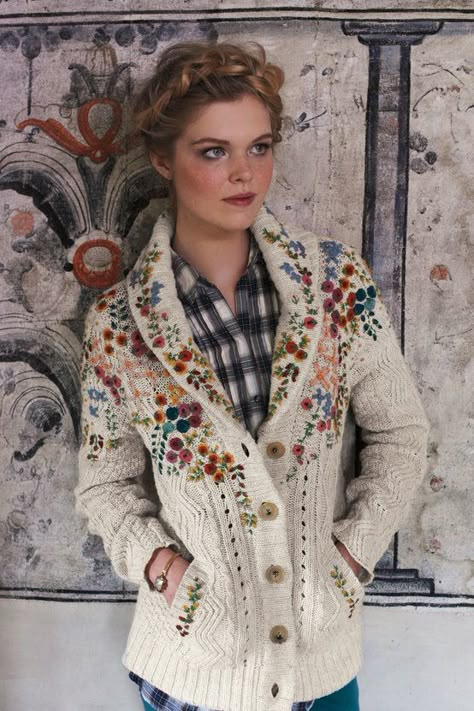 Inspiration - Anthropologie embroidered cableknit cardigan Look Grunge, Embroidered Cardigan, Floral Sweater, Crewel Embroidery, Embroidered Sweater, White Cardigan, Knitting Inspiration, Knitting Ideas, Anthropology