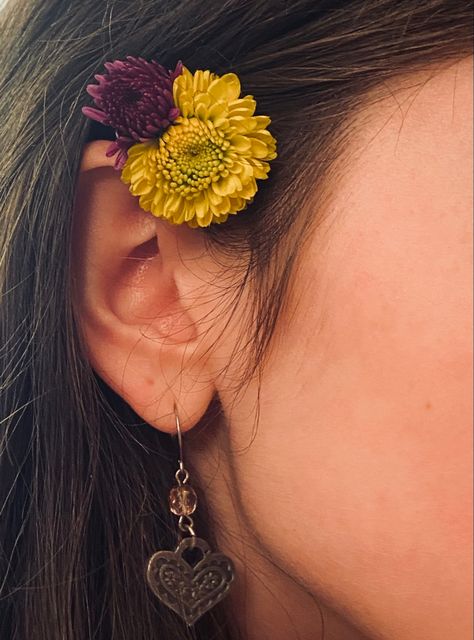 Heart earings | flowers in your hair | aesthetic Flower In Ear Aesthetic, Cool Nike Wallpapers, Jen Videos, Self Portrait Poses, Open Hairstyles, Flower Ear, Ear Hair, Creative Portrait Photography, Indian Aesthetic