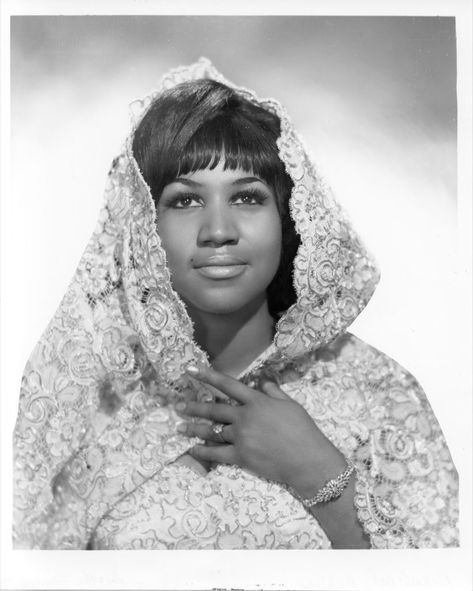 Aretha Franklin Portrait Black Church, Black Glamour, Vintage Black Glamour, Black And White Images, Famous Singers, Black Music, Aretha Franklin, March 25, Rolling Stone