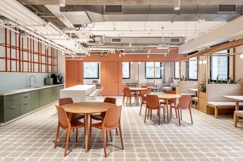 Colorful Office Design, Communal Kitchen, Office Pantry, Corporate Interior Design, Office Photo, Student House, Corporate Interiors, Office Snapshots, Workplace Design