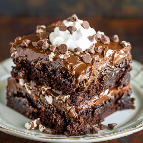 Missippi Mud Pie, Mississippi Mud Cake, Mississippi Mud, Fudge Frosting, Sale Ideas, Rich Chocolate Cake, Mud Cake, Moist Chocolate Cake, Southern Cooking