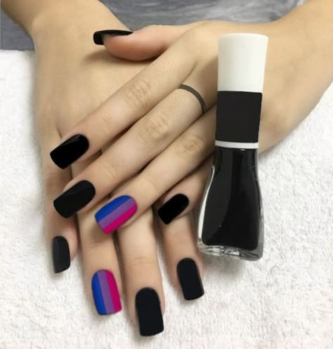 Queer Nails Short, Bisexual Nail Ideas, Bi Flag Nails, Lgbt Nail Art, Lgbt Nails, Bi Nails, Bisexual Nails, Bi Pride Nails, Flag Nails