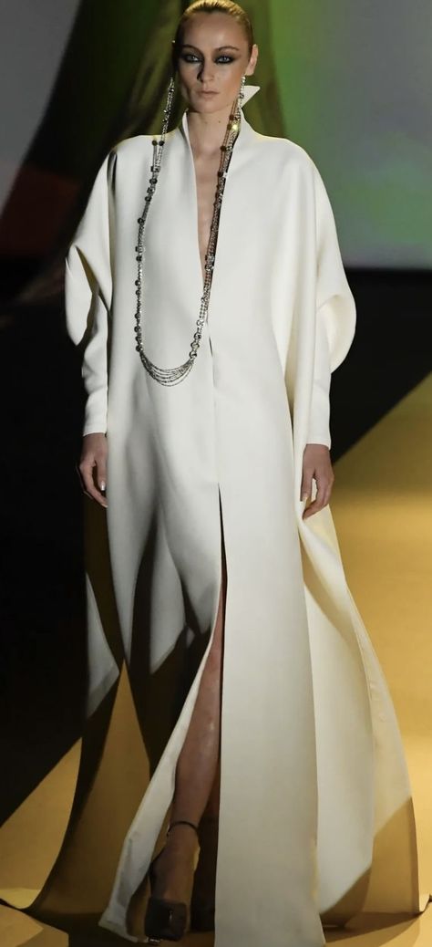 Arab Fashion Modern, Stephane Rolland Couture, Fashion Sketches Dresses, Stephane Rolland, Mob Dresses, Arab Fashion, Evening Outfits, Spring Summer 2024, Gowns Of Elegance