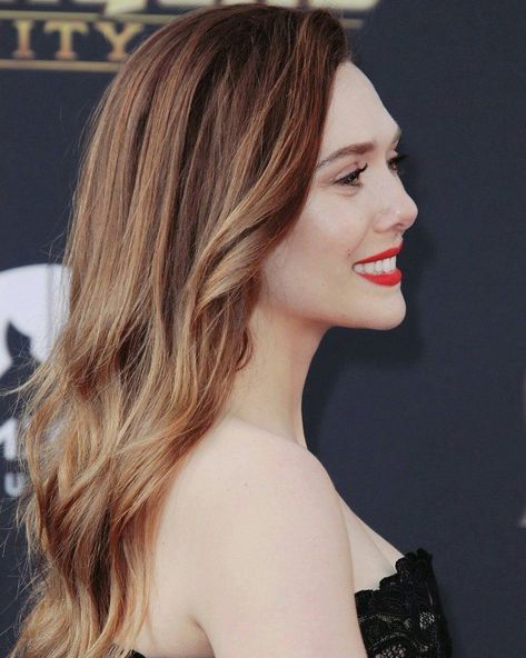 Elizabeth Olsen Haircut, Elizabeth Olsen Hair, Ideas For Haircuts, Elizabeth Olsen Wallpaper, Olsen Hair, Wallpaper Avengers, Painting Famous, Elizabeth Olsen Scarlet Witch, Hair Brunette