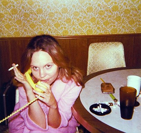 70's mom,the pink robe,the Marlboro lights soft pack, and that brown leather cigarette case. Love it! Trailer Trash Aesthetic, 1960s Aesthetic, 70s Nostalgia, Cellular Network, 70s Aesthetic, Vintage Polaroid, Hippie Life, Vintage Everyday, Late 1960s