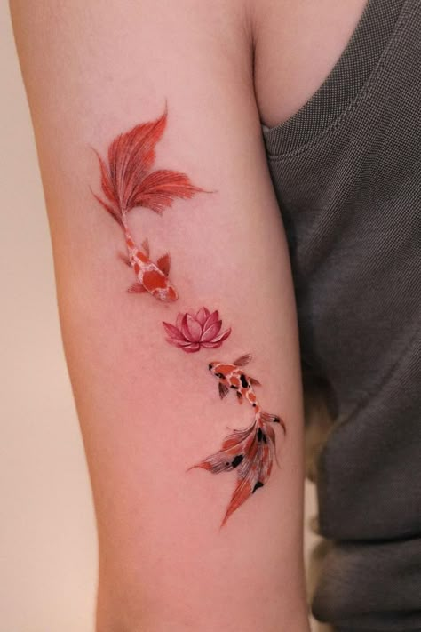 Unique Koi Fish Tattoo, Koy Fish Tattoos Small Simple, Koi Fish Lotus Tattoo, White Koi Fish Tattoo, Tattoo Ideas Koi Fish, Two Koi Fish Tattoo, Koi Fish Back Tattoo, Koi Fish Tattoo For Women, Pez Koi Tattoo